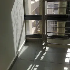 מעקות ברזל וזכוכית